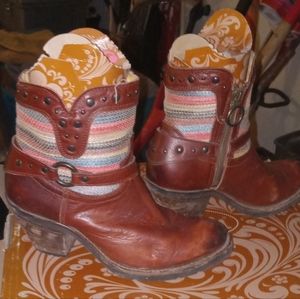 Justin Ladies ankle boots.